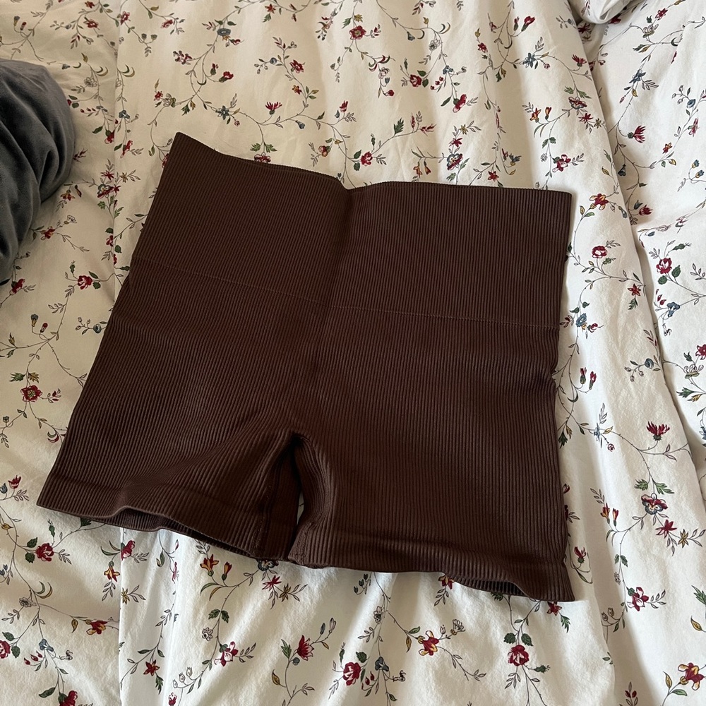 TNA Body Ribbed Shorts